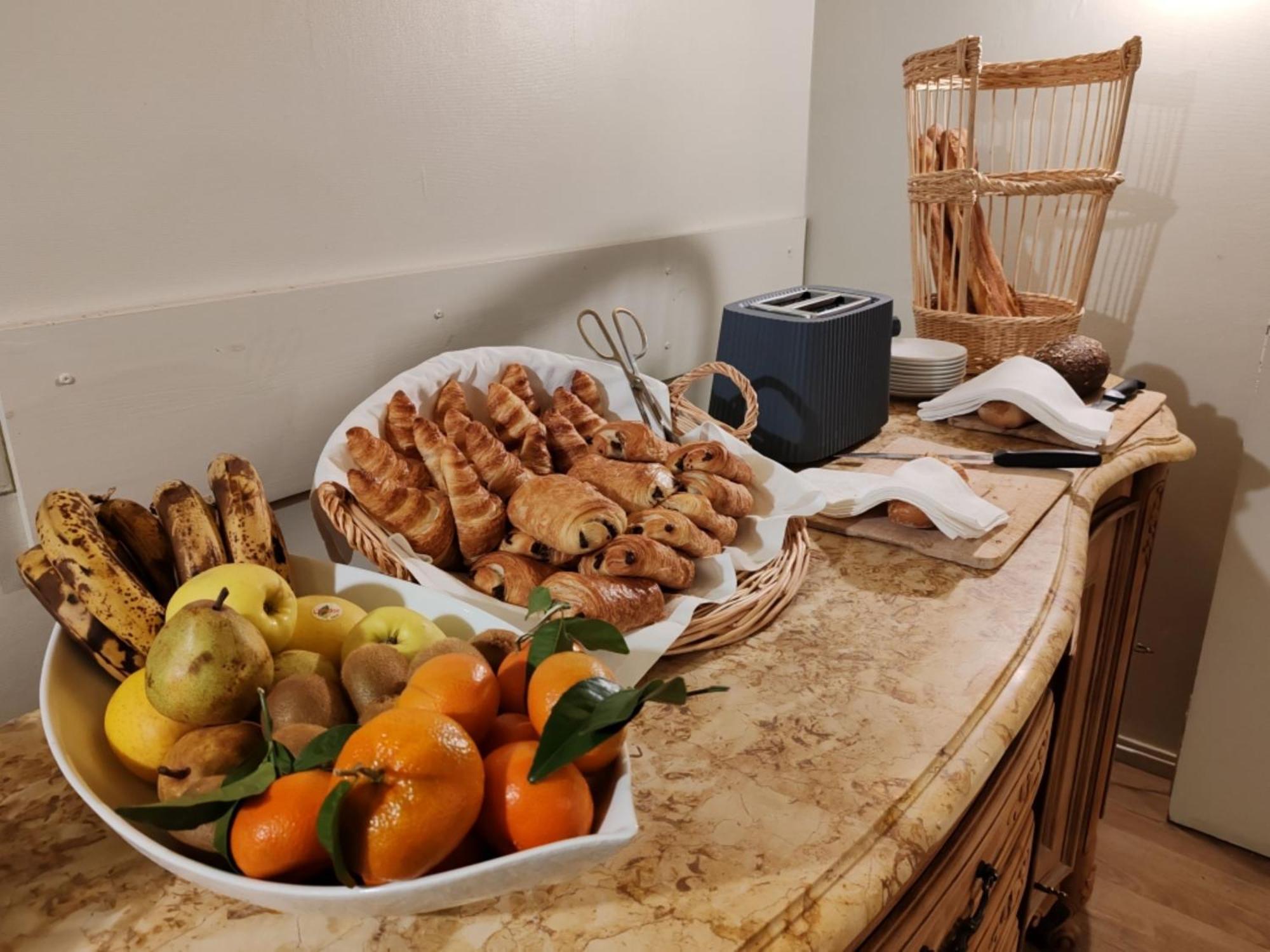 Logis Hotel - Restaurant Le Relais De Comodoliac サン・ジュニアン エクステリア 写真