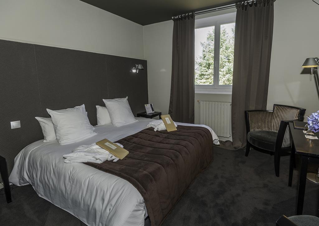 Logis Hotel - Restaurant Le Relais De Comodoliac サン・ジュニアン エクステリア 写真