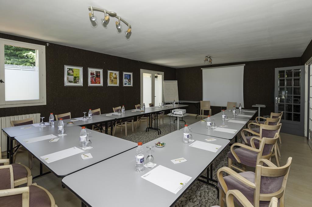 Logis Hotel - Restaurant Le Relais De Comodoliac サン・ジュニアン エクステリア 写真