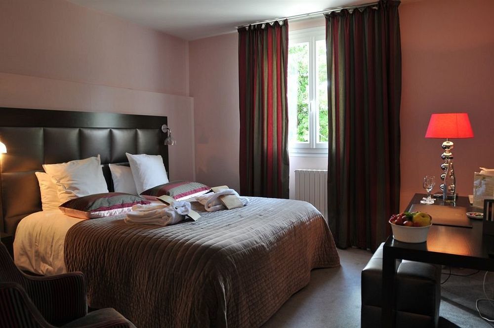 Logis Hotel - Restaurant Le Relais De Comodoliac サン・ジュニアン エクステリア 写真