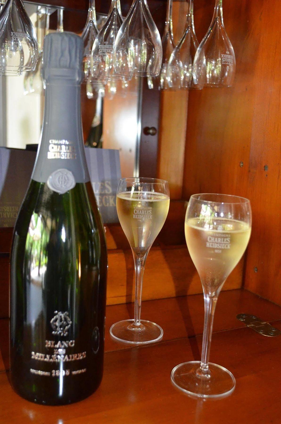 Logis Hotel - Restaurant Le Relais De Comodoliac サン・ジュニアン エクステリア 写真