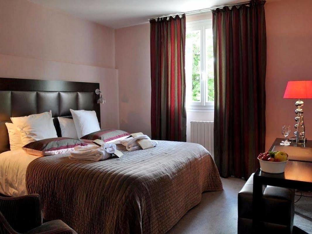 Logis Hotel - Restaurant Le Relais De Comodoliac サン・ジュニアン エクステリア 写真